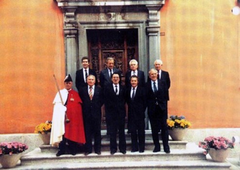 Conseil 1985-1988 - En haut: Hildebrand de Riedmatten, Marc-André Pfefferlé, Bernard Spahr, Henri de Kalbermatten (chancelier). En bas: Alphonse Aymon (huissier), Pierre Eschbach (vice-président), Léo Clavien (président), Joseph Bitschnau, Hubert Wolff.